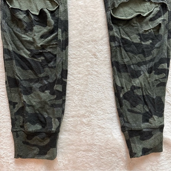 Express One Eleven Camo Ripped Terry Joggers - Picture 9 of 14